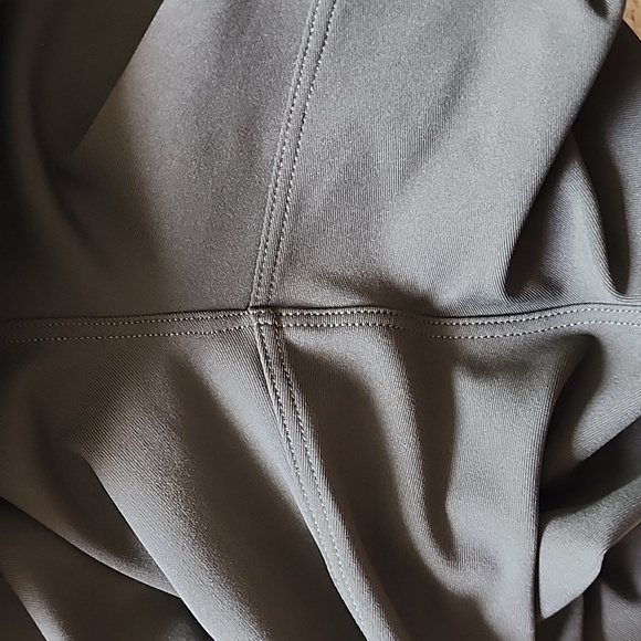 Lululemon Stetch High-Rise Jogger in Dark Olive EUC - Picture 6 of 8